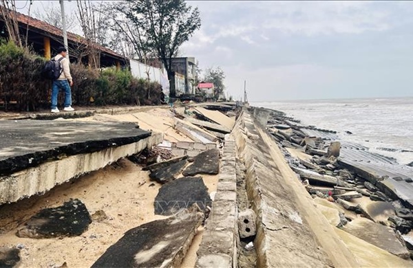 Cấp bách 'giải cứu' bãi biển Nhật Lệ