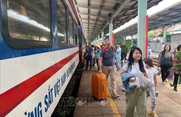 Nhiều tính năng mới trên các đoàn tàu phục vụ cao điểm Hè