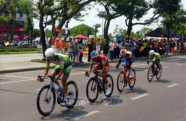 Chặng 13 giải đua xe đạp tranh Cúp HTV: Vinh danh tay đua Việt kiều Trần Clement Em