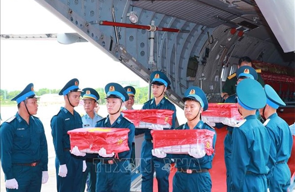 Bàn giao hơn 7.000 mẫu hài cốt liệt sĩ phục vụ giám định ADN