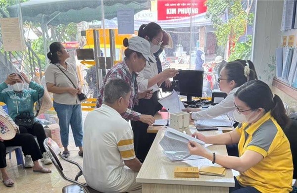 Đẩy mạnh chi trả lương hưu, trợ cấp BHXH không dùng tiền mặt