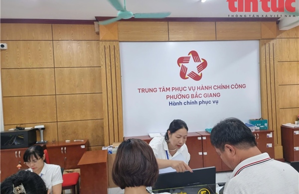 Thay đổi nơi cư trú do sáp nhập, thủ tục nhận trợ cấp hưu trí xã hội thực hiện ra sao?
