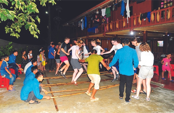 Người dân hưởng lợi, bản sắc văn hóa được bảo tồn khi làm du lịch cộng đồng bền vững