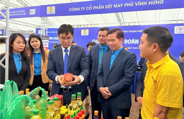 ‘Chợ Tết Công đoàn’ ấm áp nghĩa tình, lan tỏa niềm vui đến công nhân Thủ đô