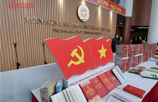 Độc lập, tự chủ gắn với hội nhập quốc tế qua 40 năm Đổi mới