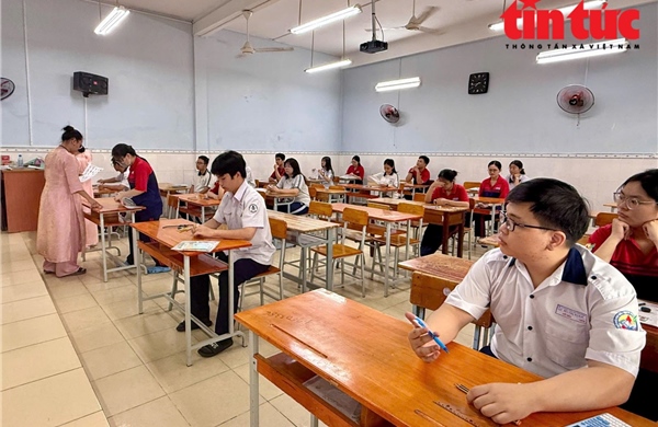 Thí sinh ổn định phòng thi, sẵn sàng bước vào các môn thi tự chọn 