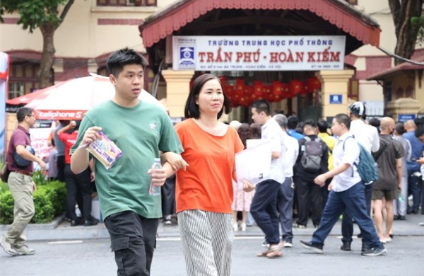 Ngày thi đầu tiên: Sát cánh cùng thí sinh, đề thi đánh giá cao khả năng tư duy