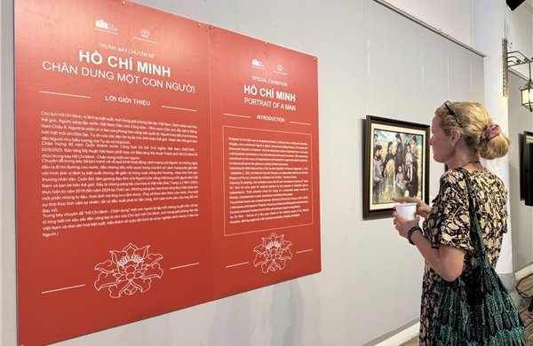 Khai mạc trưng bày &#39;Hồ Chí Minh - Chân dung một con người&#39;
