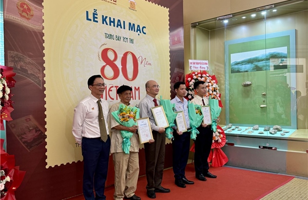 Triển lãm tem thư tái hiện 80 năm lịch sử Việt Nam tại Bảo tàng TP Hồ Chí Minh
