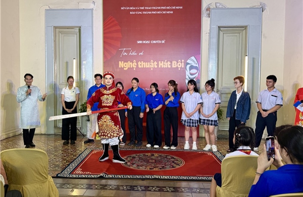 Giáo dục lịch sử từ nghệ thuật truyền thống