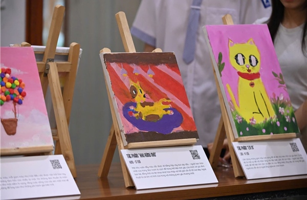 Lắng nghe thế giới thinh lặng của trẻ tự kỷ qua từng nét vẽ