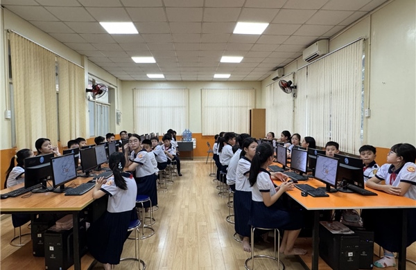 Kiểm tra cuối năm ở cấp tiểu học: Ưu tiên động viên thay vì gây áp lực