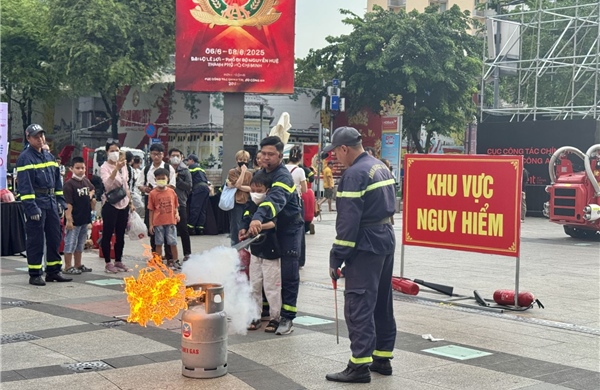 Thủ tướng yêu cầu tiếp tục cắt giảm, đơn giản hóa 4 nhóm thủ tục hành chính