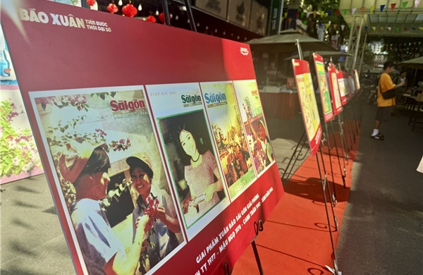 'Báo Xuân tiến bước thời đại số' lần đầu được triển lãm tại Đường sách TP Hồ Chí Minh