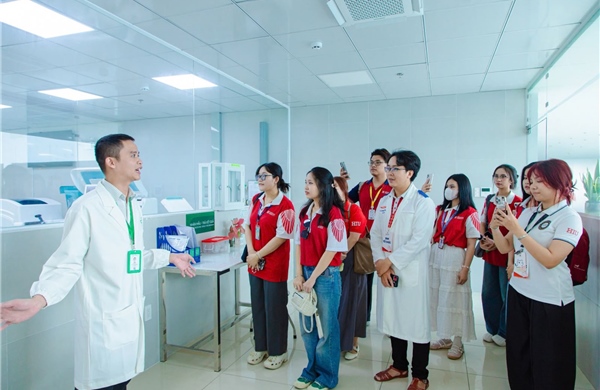 Rèn bản lĩnh nghề nghiệp cho sinh viên khối sức khỏe
