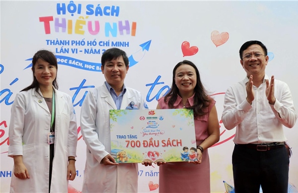 Mang sách đến bệnh viện, lan tỏa văn hóa đọc cho thiếu nhi