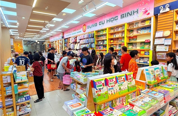 Phụ huynh TP Hồ Chí Minh có thể mua sách giáo khoa ở đâu?