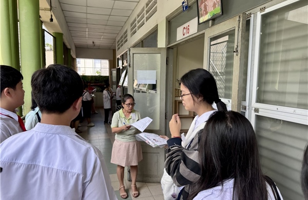 Trượt lớp 10 công lập, phụ huynh tìm lối khác cho con