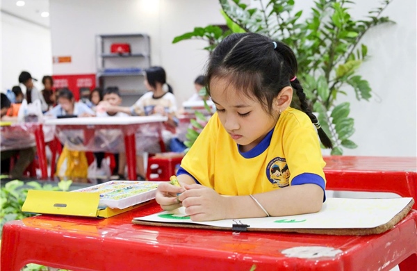 Thiếu nhi TP Hồ Chí Minh vẽ tranh về Bác Tôn