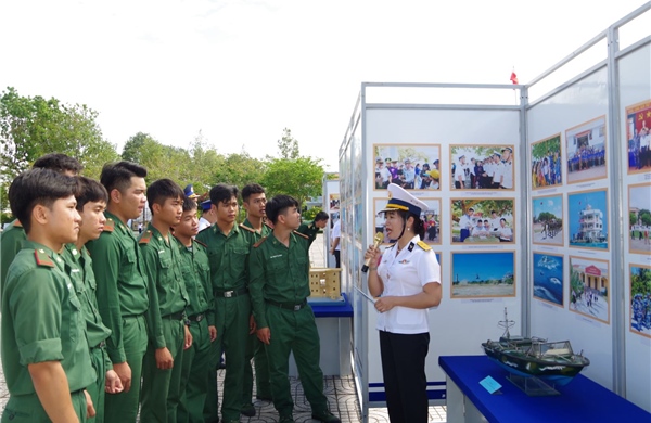 Khai mạc triển lãm ‘Hoàng Sa, Trường Sa - Biển, đảo thiêng liêng’ 