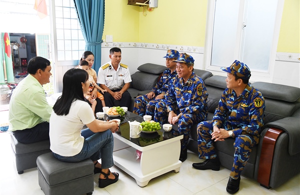 Vùng 5 Hải quân bàn giao 4 ‘Nhà đồng đội’ cho các quân nhân có hoàn cảnh khó khăn