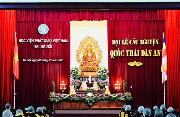 Đời sống tín ngưỡng, tôn giáo phát triển mạnh mẽ về quy mô và chiều sâu
