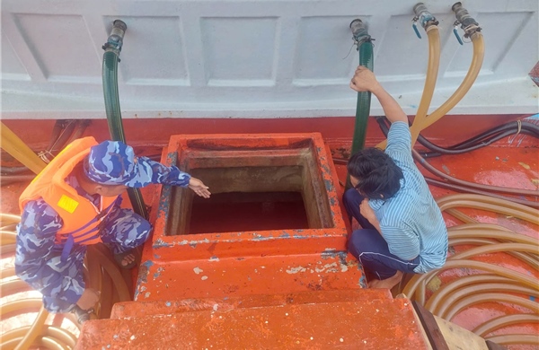 Cảnh sát biển bắt giữ tàu chở 110.000 lít dầu DO không rõ nguồn gốc