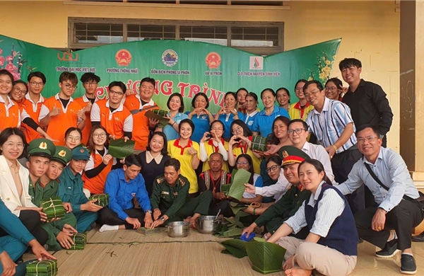 Xuân Biên phòng ấm lòng dân bản trên biên giới Ia Pnôn