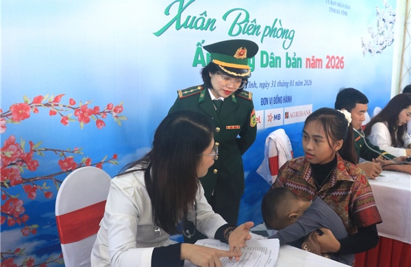 Xuân Biên phòng ấm lòng dân bản xã Hương Xuân 