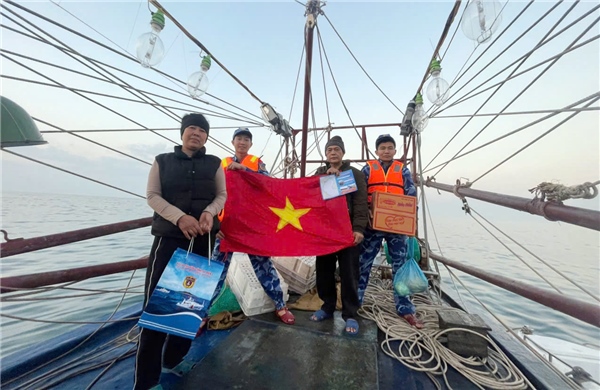 Cảnh sát biển bám biển thực hiện nhiệm vụ trong những ngày Xuân