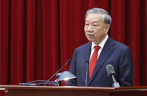 Quốc phòng, an ninh không tách rời, mà phải song hành với phát triển kinh tế