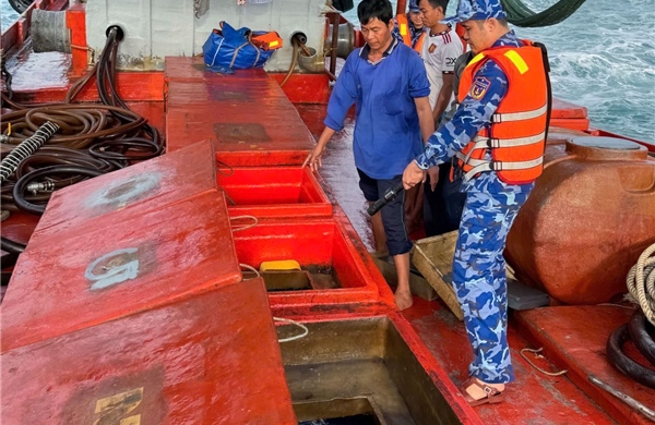 Cảnh sát biển đấu tranh quyết liệt với tội phạm buôn lậu xăng dầu