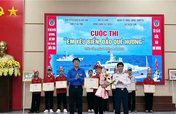 Lan tỏa tình yêu biển đảo quê hương cho học sinh Hà Tĩnh
