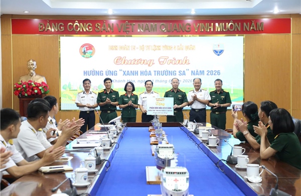 Vùng 4 Hải quân tiếp nhận 50 tấn phân bón hỗ trợ Chương trình ‘Xanh hóa Trường Sa’