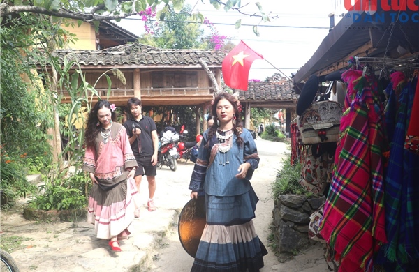 Làng du lịch tốt nhất thế giới Lô Lô Chải  đông đúc du khách dịp Quốc khánh 2/9