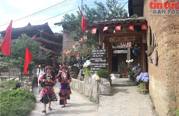 Sình Dỉ Gai - ‘Người gác cổng’ nơi địa đầu Tổ quốc và hành trình làm giàu từ đá xám
