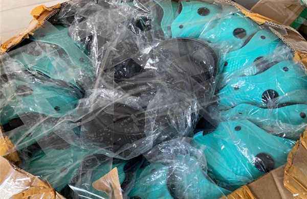 Phát hiện kho mũ bảo hiểm giả trị giá hàng trăm triệu đồng