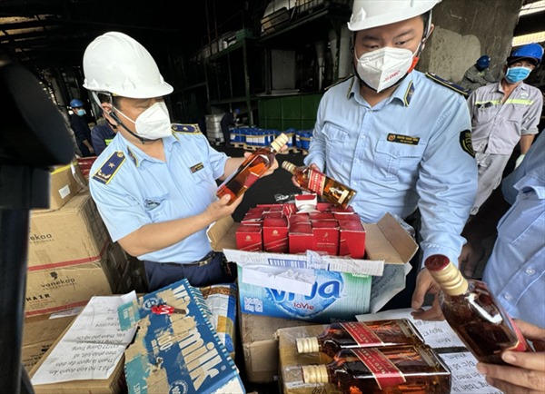 TP Hồ Chí Minh: Tiêu hủy gần 60.000 sản phẩm nhập lậu