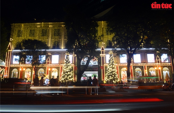 TP Hồ Chí Minh trang hoàng lộng lẫy chào đón Giáng sinh