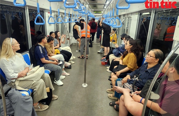 TP Hồ Chí Minh thí điểm cho mang xe đạp gấp lên tàu Metro số 1 từ 1/8
