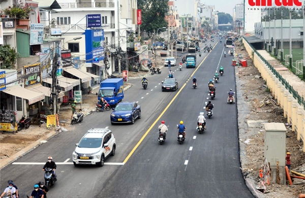 TP Hồ Chí Minh: Cảnh báo tai nạn liên hoàn do không giữ khoảng cách giữa các xe