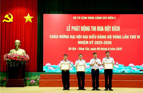 Bộ Tư lệnh Vùng Cảnh sát biển 3 phát động đợt thi đua &#39;Lập công dâng Đảng&#39;