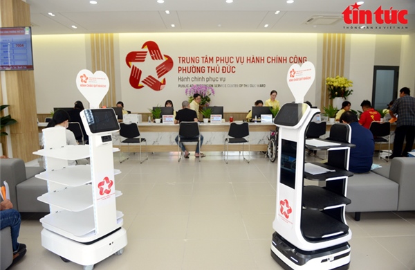 TP Hồ Chí Minh: Phường Thủ Đức tiên phong ứng dụng robot trong hành chính công
