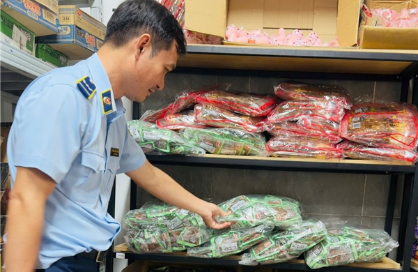 TP Hồ Chí Minh: Liên tiếp phát hiện thực phẩm không rõ nguồn gốc