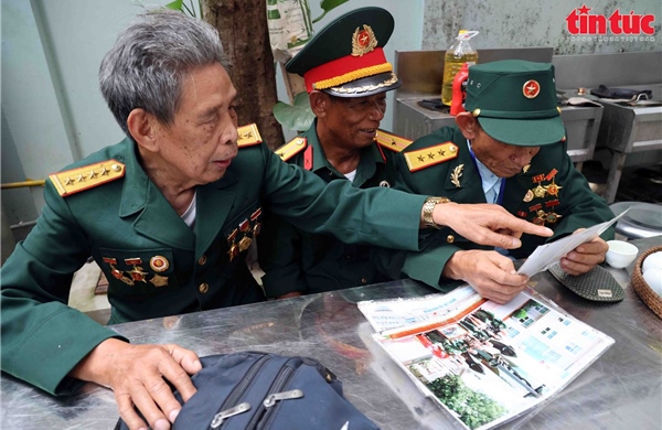 Một gia đình Hà Nội hỗ trợ ăn ở, đi lại miễn phí cho các cựu chiến binh dịp A80