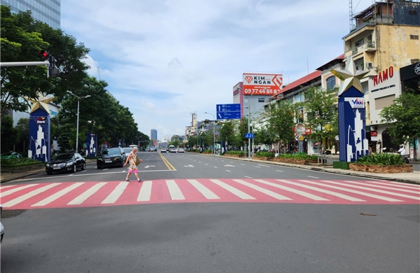 TP Hồ Chí Minh tạm sử dụng làn ô tô đường Lê Lợi để tổ chức khám bệnh miễn phí