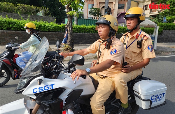 CSGT TP Hồ Chí Minh - những ‘người dẫn đường’ trong hành trình sinh tử