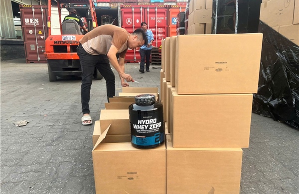 TP Hồ Chí Minh: Triệt phá đường dây buôn lậu thực phẩm chức năng quy mô lớn