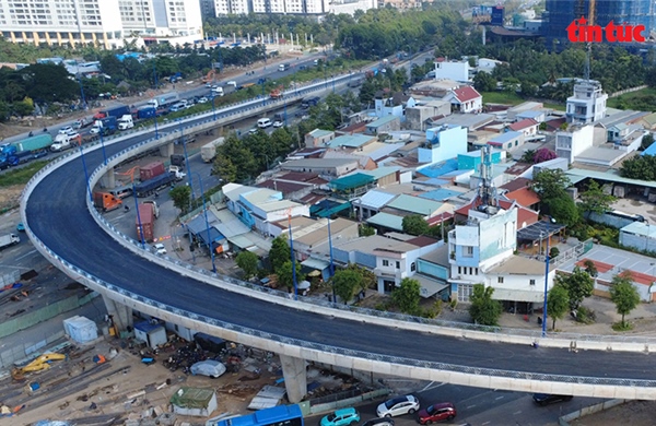 Cận cảnh nhánh cầu vượt N2 tại nút giao An Phú trước ngày thông xe