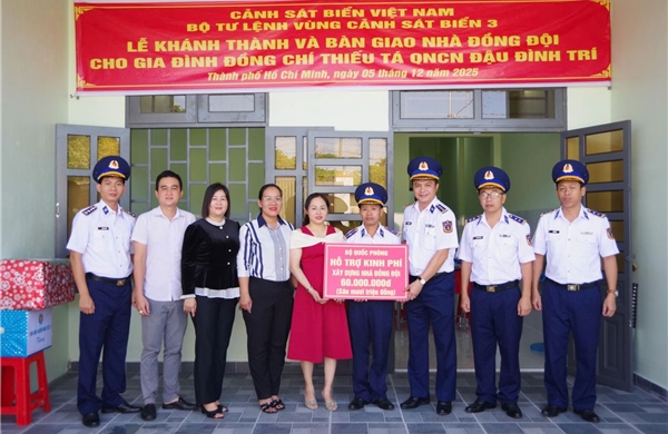 Bộ Tư lệnh Vùng Cảnh sát biển 3 trao nhà hỗ trợ quân nhân khó khăn